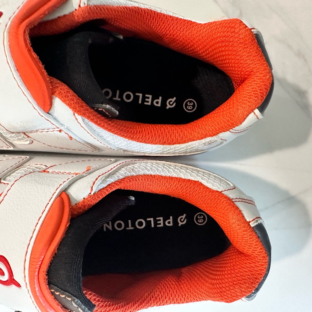 WOMENS SIZE 39/8.5 PELOTON CYCLING SHOES